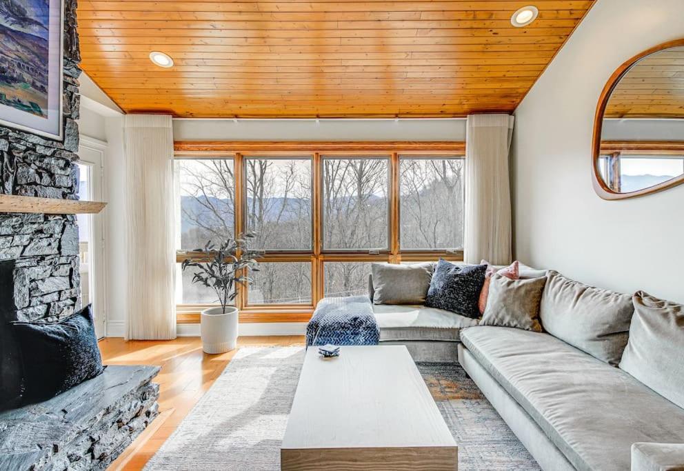 Вілла Lux Retro Getaway W/ Ober & Smoky Mtn Views! Гатлінбург Екстер'єр фото