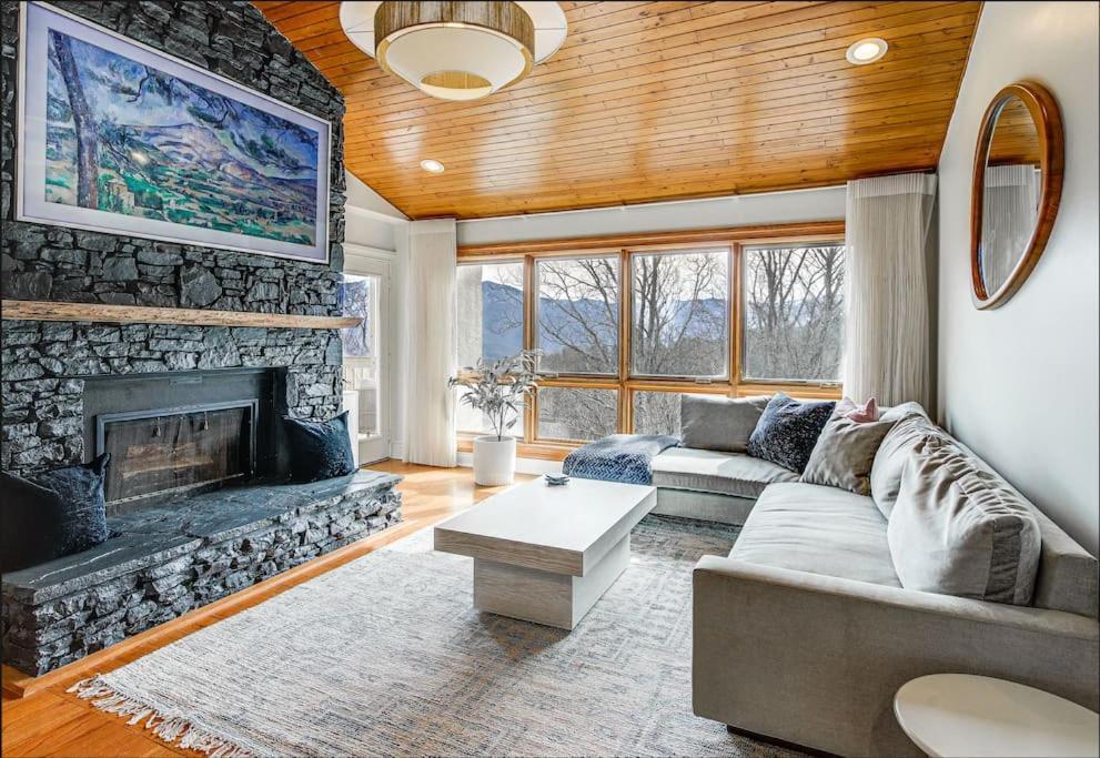 Вілла Lux Retro Getaway W/ Ober & Smoky Mtn Views! Гатлінбург Екстер'єр фото