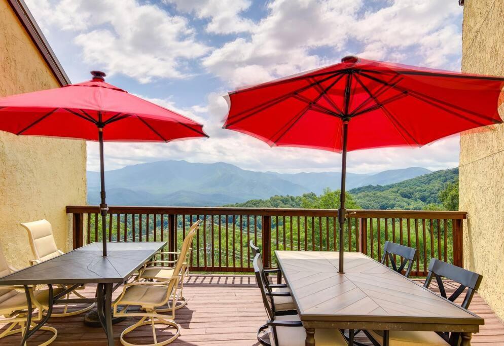 Вілла Lux Retro Getaway W/ Ober & Smoky Mtn Views! Гатлінбург Екстер'єр фото